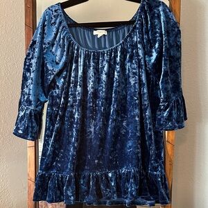 Elegant Blue Crushed Velvet Women's Top with Ruffled Sleeves and Hem